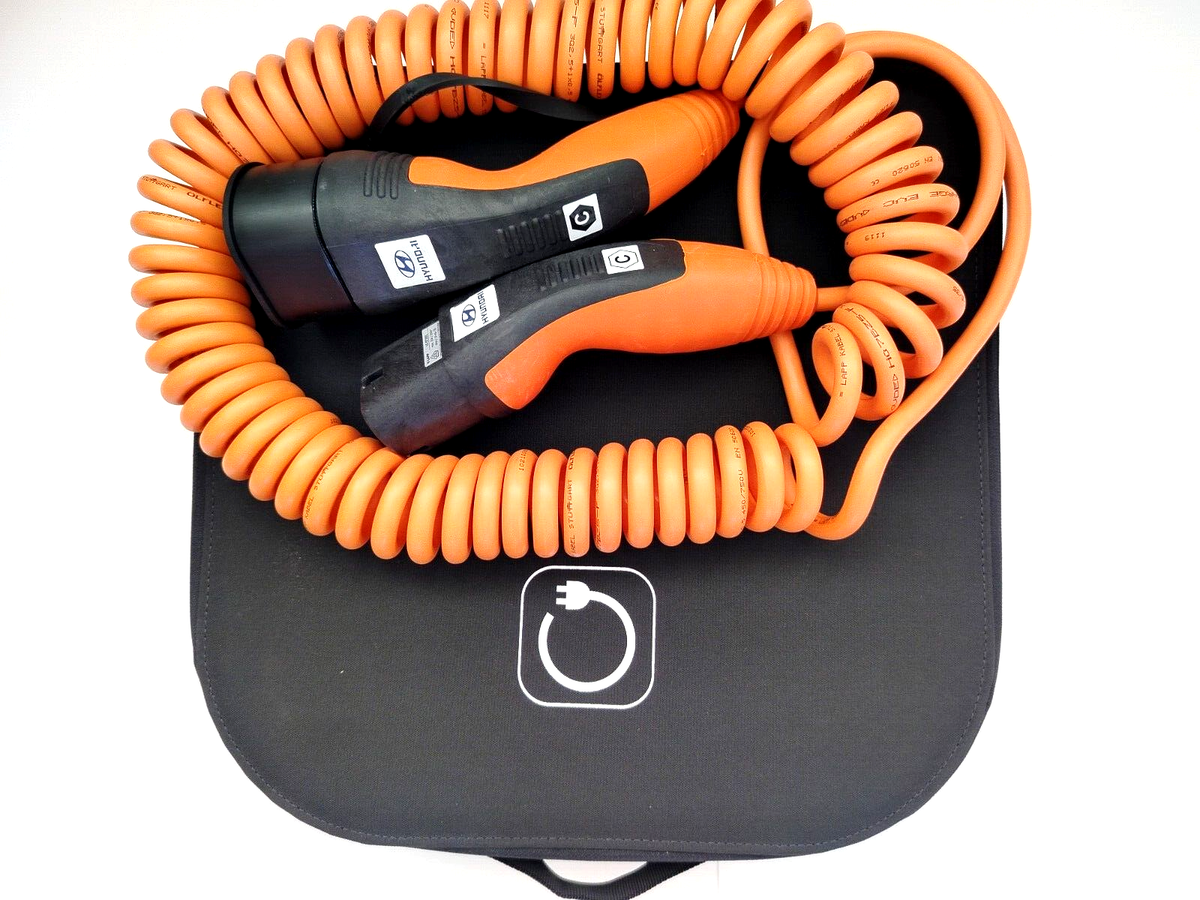 HYUNDAI 200V EV Cable
ヒョンデ電気自動車用充電ケーブル OEM Hyundai EV Charging Cable #91670-k4020 – Level 2, Preowned