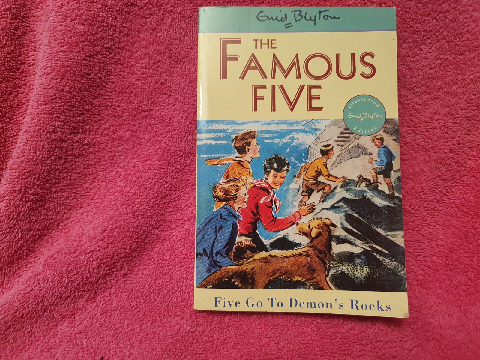 FIVE GO TO DEMONS ROCKS (Famous Five), Enid Blyton