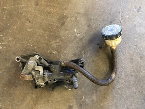 Kawasaki ZN700 ZN 700 84 85 1984 OEM Rear Brake Master Cylinder Mount Reservoir