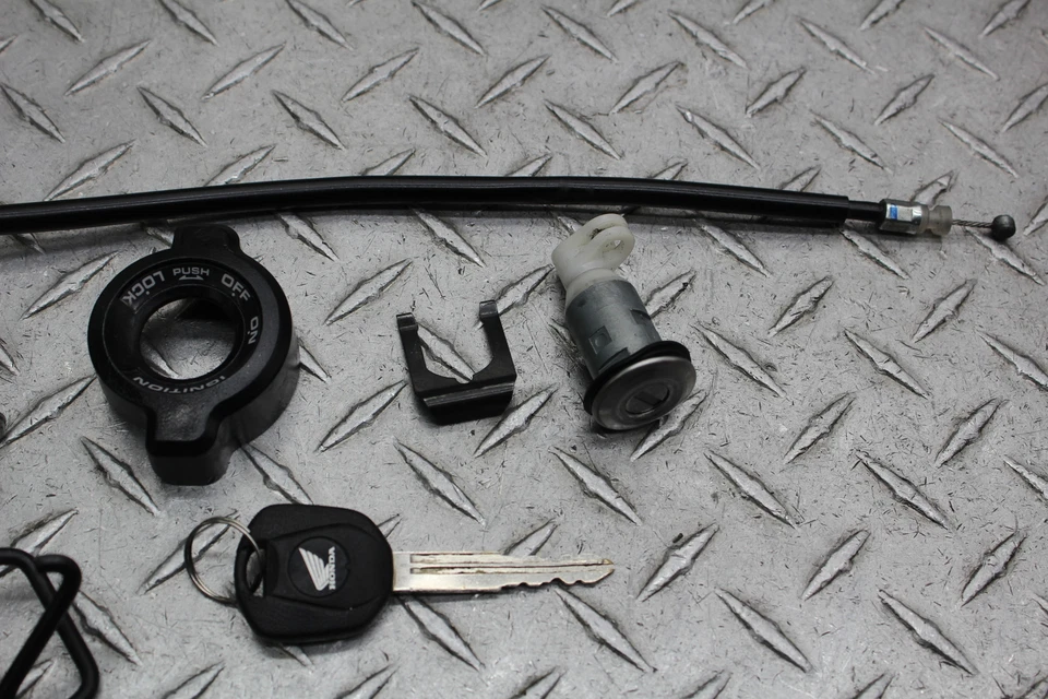 2013 HONDA CBR500R IGNITION LOCK KEY SET W/ GAS CAP AND SEAT LOCK 35010-MGZ-A01 - Image 3 of 4