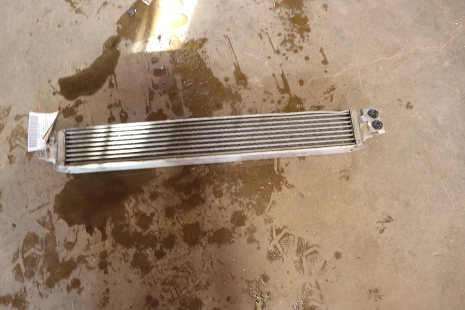 BMW M3 2008-2013 4,0 L enfriador de aceite de motor con soporte de montaje OEM Foto 3 de 4