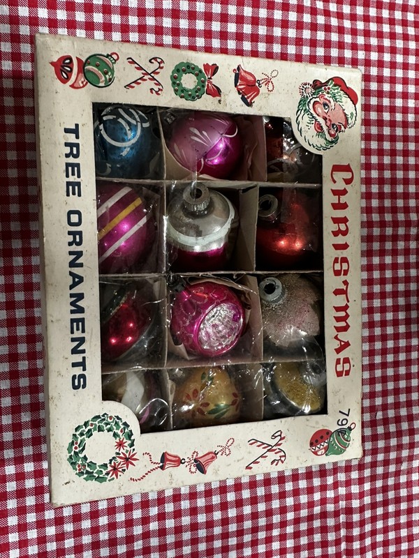 Vtg 12 mixed lot of Christmas Ornaments in Box  
