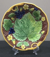 Mottahedeh Museum Reproductions Italian Leaves And Grapes Plate/Bowl 8.5"