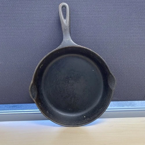 WAGNER WARE SIDNEY -0- No. 6 CAST IRON 9 IN SKILLET DOUBLE SPOUT