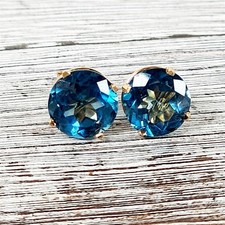 Vintage 14K Yellow Gold Blue Topaz Stud Earrings Gemstone Staple Luxury Pretty