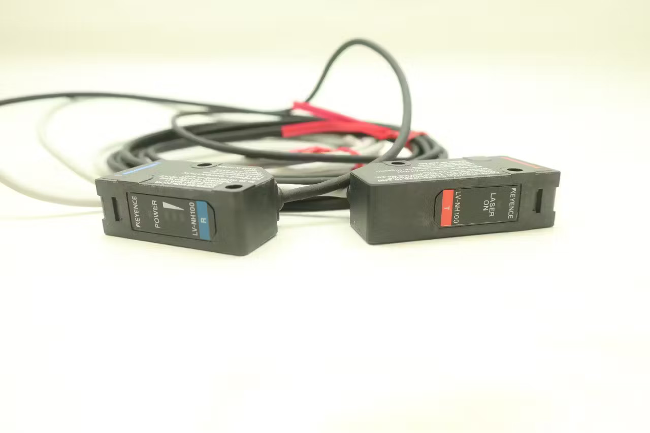 Keyence LV-NH100 Laser Sensor Set