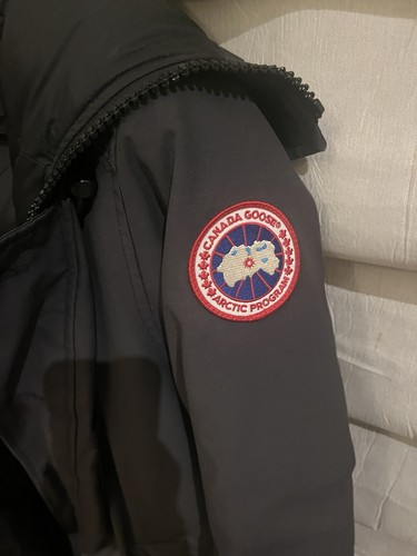 Canada Goose Men’s Jacket navy marine Size M Fur Hood. Broken Zipper can repair - Picture 2 of 9