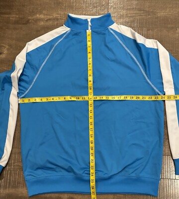 Pull en laine bleu marine uni avec un col montant et zippé et une coupe