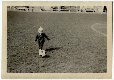 Little Boy Playing To Football Balloon - Lot 3 Photo Antique On. 1960