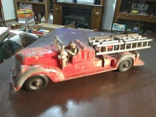 1940's Hubley Fire Department Ladder Truck w/ Driver 10"    #UP CO