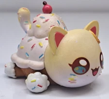Bonkers Toy Co. Aphmau Meemeows 2" Ice Cream Sundae Cat Figure Cake Topper 