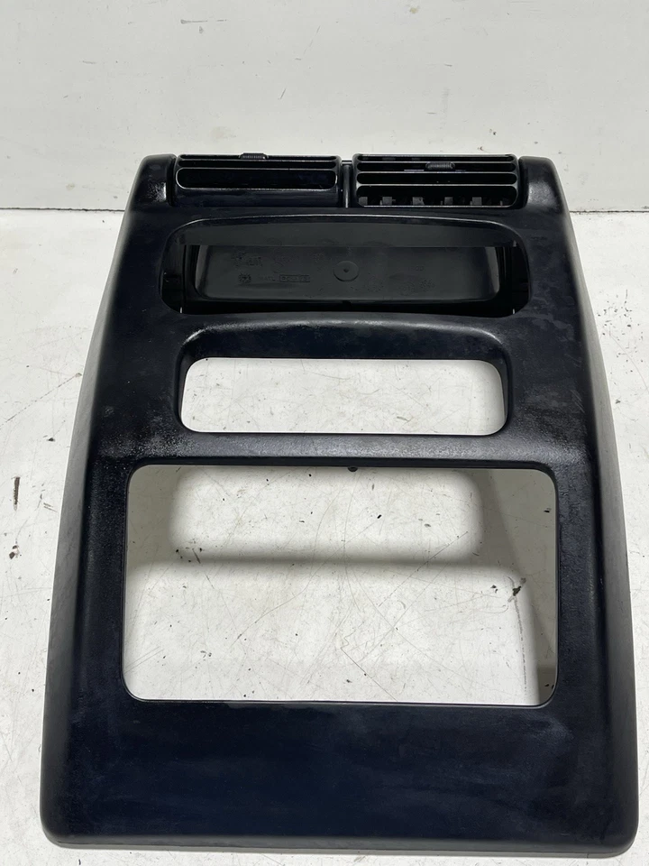 Panel de tablero bisel central embellecedor radio negro 03-06 Jeep TJ Wrangler con ventilaciones centrales Foto 3 de 4