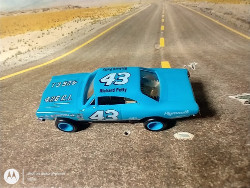 Richard Petty #43 Custom Dash Motorsports 1968 Roadrunner New Dash T-jet Chassis - Imagen 5 de 8