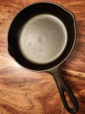 Vollrath (Unmarked) Cast Iron Skillet, #3, circa 1920-1940.