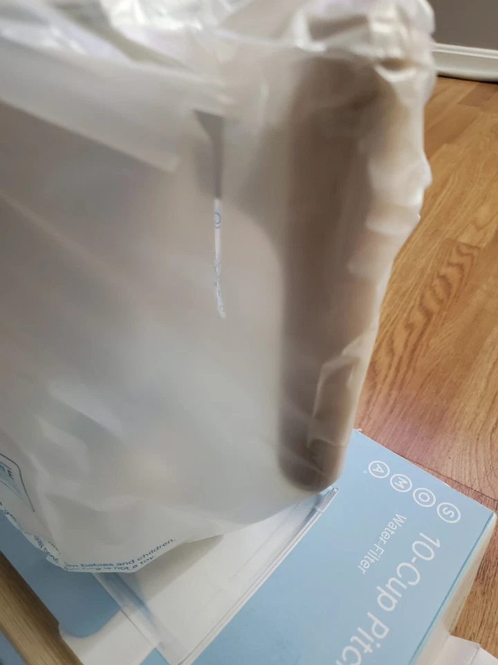 SOMA 10 Cup Water Filter Pitcher White Clear Wood Handle One Filter - Image 4 of 4