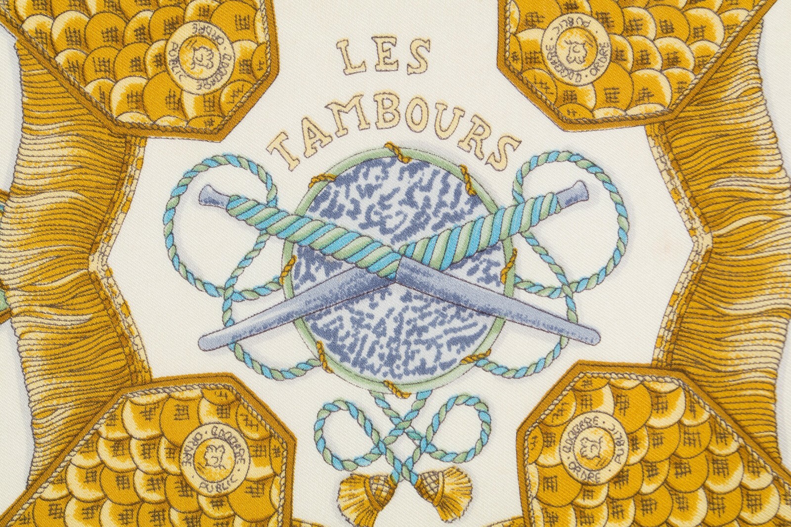 Authentique foulard Hermès Vintage " Les Tambours " / Vintage Hermès