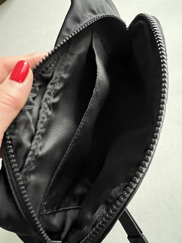lululemon Everywhere Belt Bag in sleek black