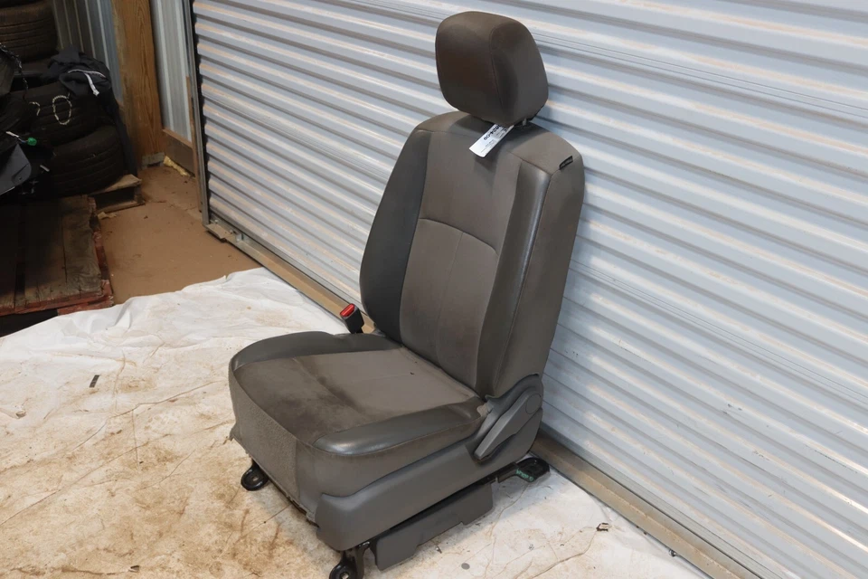 Nissan NV1500 NV2500 NV3500 2015-2021 ASIENTO DELANTERO IZQUIERDO LADO DEL CONDUCTOR OEM Foto 3 de 4