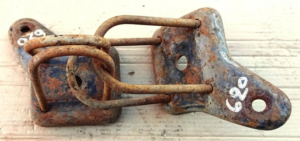 NISSAN DATSUN ПИКАП 620 UTE ПРУЖИННОЕ СИДЕНЬЕ И U-БОЛТЫ 2WD, Б/У - Изображение 2 из 4