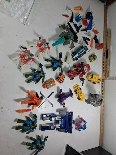 Lot of Vintage Transformers G1 Autobots Action Figures + Accessories TD10T