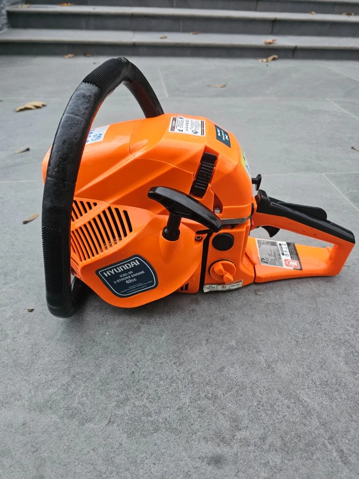 Hyundai IC62-2R chainsaw 62cc spares or repairs uses stihl oil - Image 3 of 4