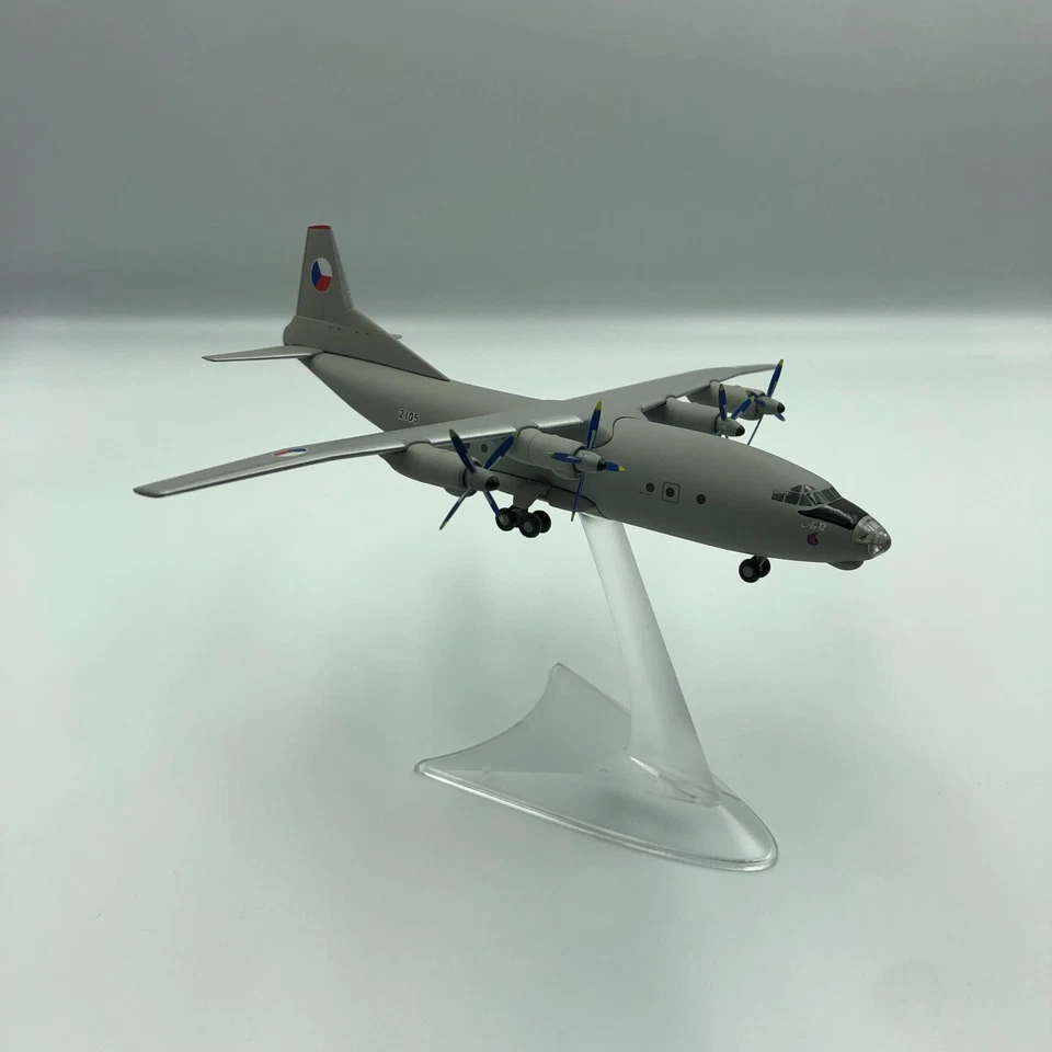 Herpa 555319 Antonov 12 An-12 Chech AirForce scale 1/200 - Image 2 of 4