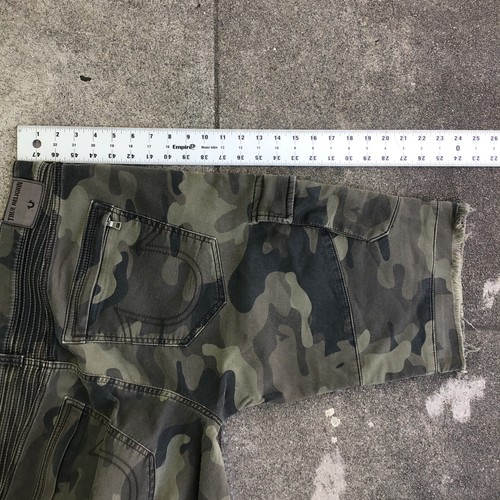True Religion Shorts Men Size 42 Camo Green Geno Cutoff Cargo - Picture 8 of 9