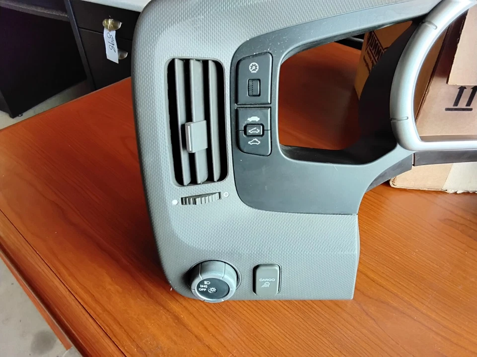 2006-2008 HONDA RIDGELINE RADIO DASH GAUGE VENT BEZEL TRIM - Image 3 of 4