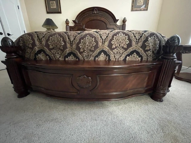 Juego de cama king Michael Amini Aico California Foto 2 de 4