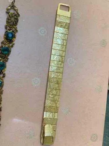 VTG 1960'S SARAH COVENTRY GOLD PLATED MESH BRACELET  -COSTUME JEWELRY