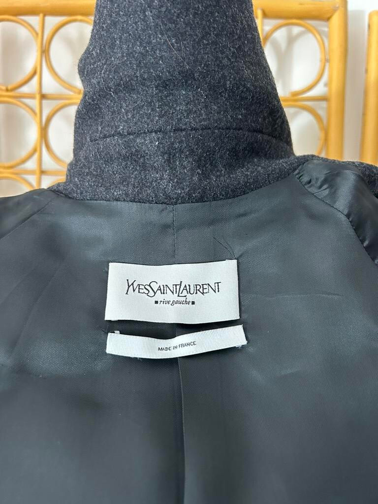 Yves Saint Laurent Pavone con cintura doppiopetto grigio antracite