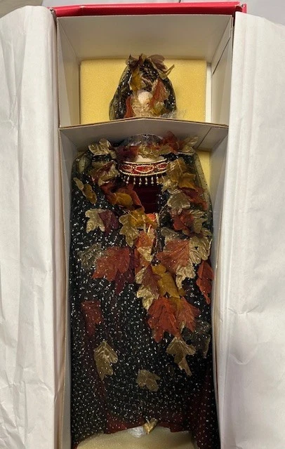 MUÑECA DE PORCELANA BOB MACKIE 1995~22" TEMPORADA DE OTOÑO BELLEZAS LEGENDARIAS SIN USAR, EN CAJA CON CERTIFICADO DE AUTENTICIDAD Foto 4 de 4