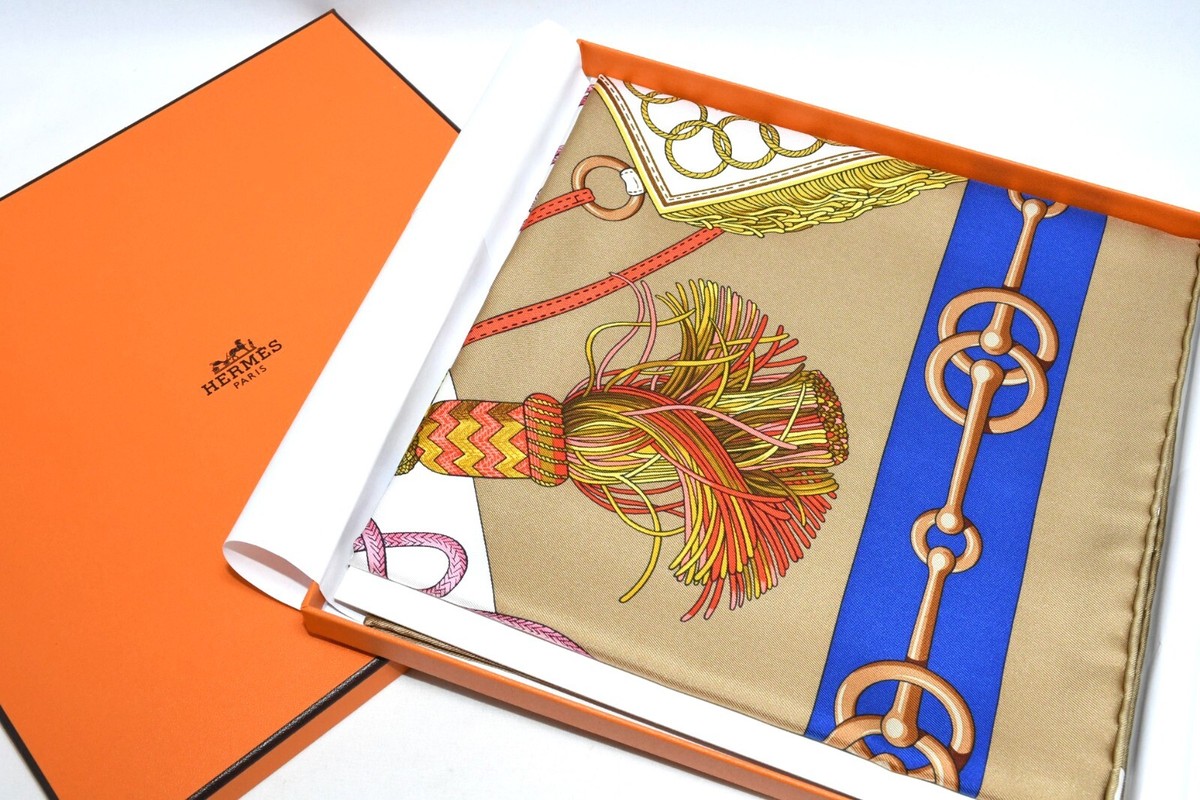 ゆ*ま様 HERMES エルメス スカーフ Cliquetis Hermes Scarf Cliquetis 90 cm silk blue beige Carre key chain 35