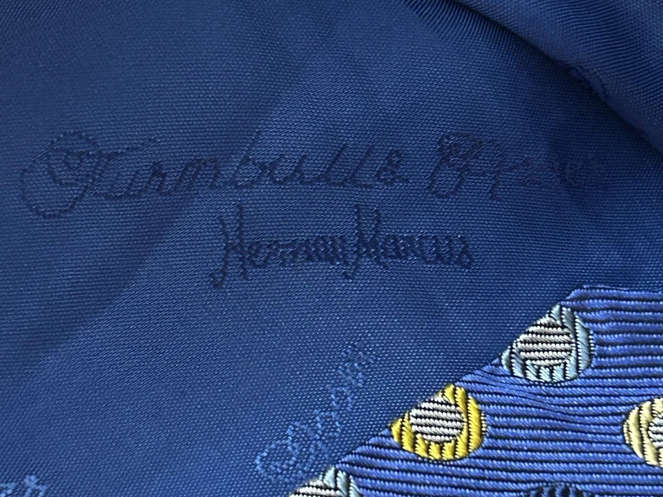 Turnbull & Asser para gravata de seda Neiman Marcus padrão medalhão ponto geométrico azul - Imagem 4 de 4