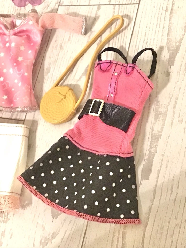 Lote de ropa y accesorios Barbie Fashion Fever 2008 difícil de encontrar Foto 4 de 4