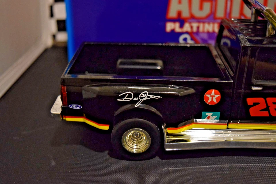 Banco Action Platinum Series Dale Jarrett #28 Texaco Havoline Dually 1:24 - Imagem 3 de 4
