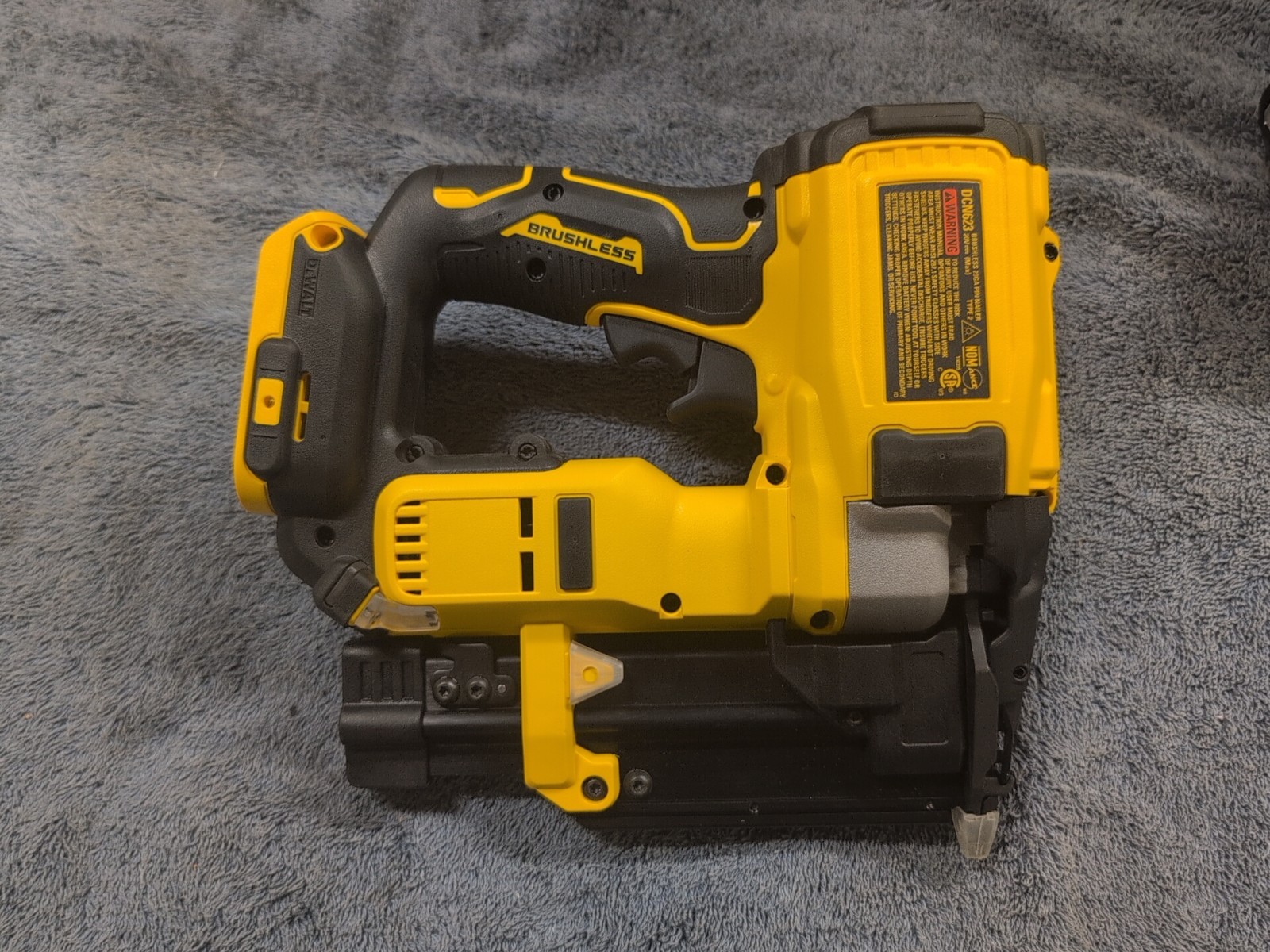 DEWALT DCN623D1 ATOMIC 20V MAX Cordless 23 Gauge Pin Nailer - FREE SHIPPING