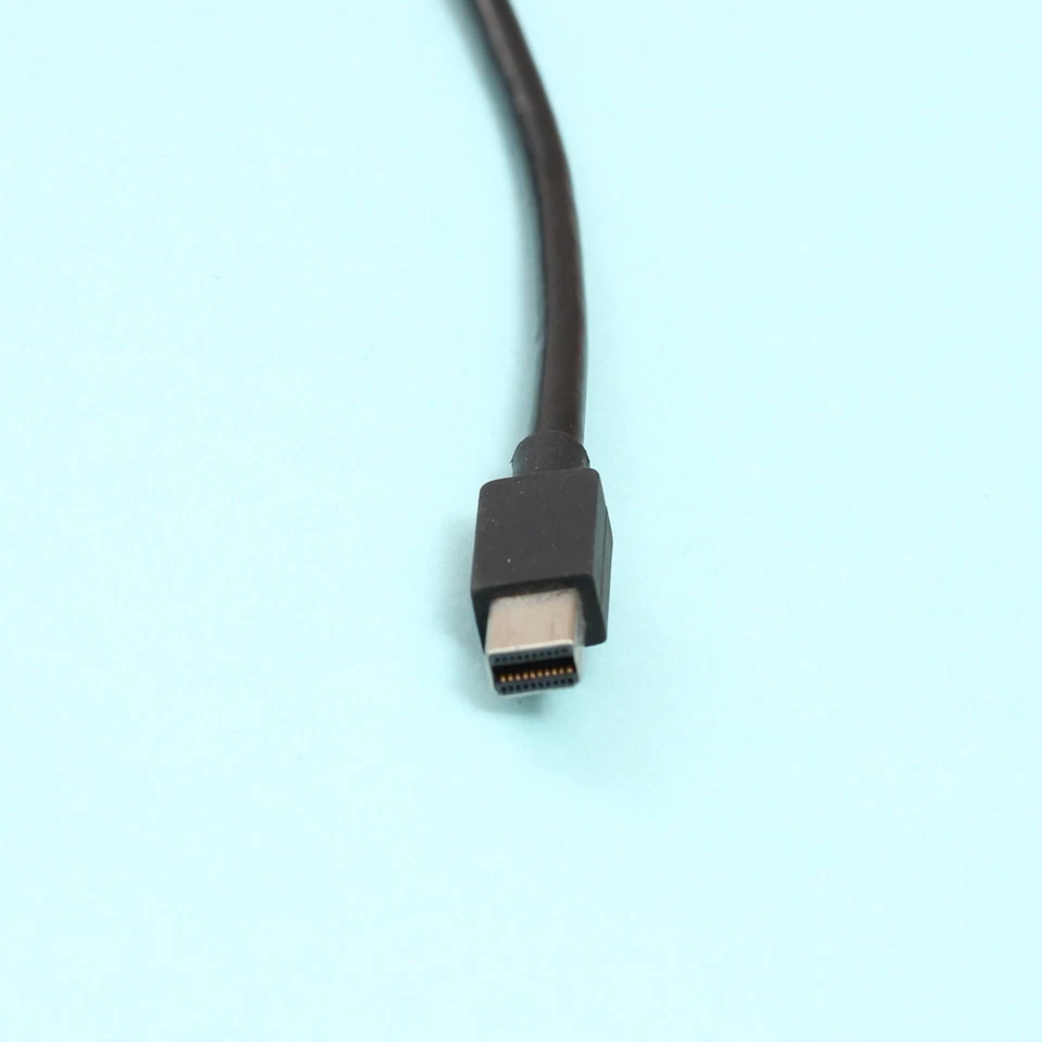 Microsoft Mini DisplayPort to VGA Video Adapter for Surface Computers Model 1820 - Image 3 of 4