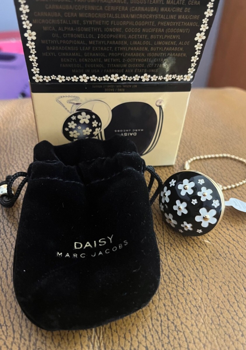 Marc Jacob Daisy Solid Perfume Pendant Necklace w/ Case 0.75