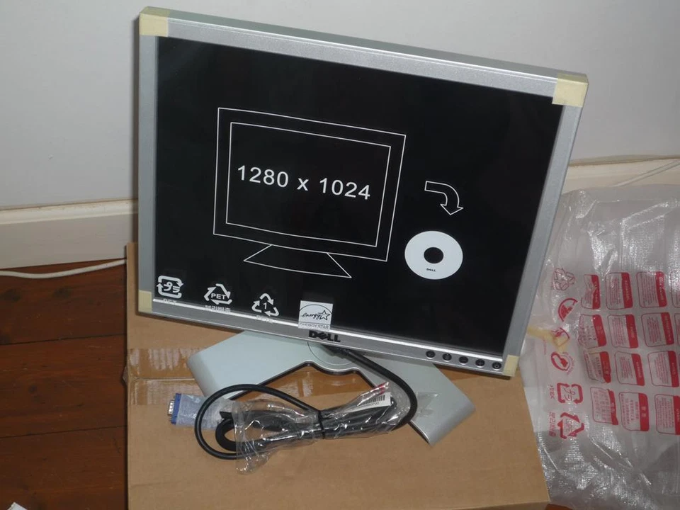 Monitor Dell Ultrasharp 17" LCD TFT Dell 1707FP 8ms Hub USB-Pivote ¡NUEVO!