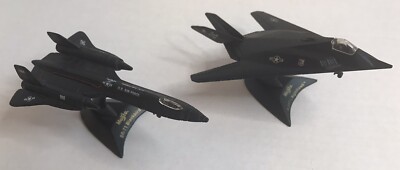 SR-17 Blackbird & F-117A Nighthawk Lot of 2 Maisto Diecast Jets w/Display Stands