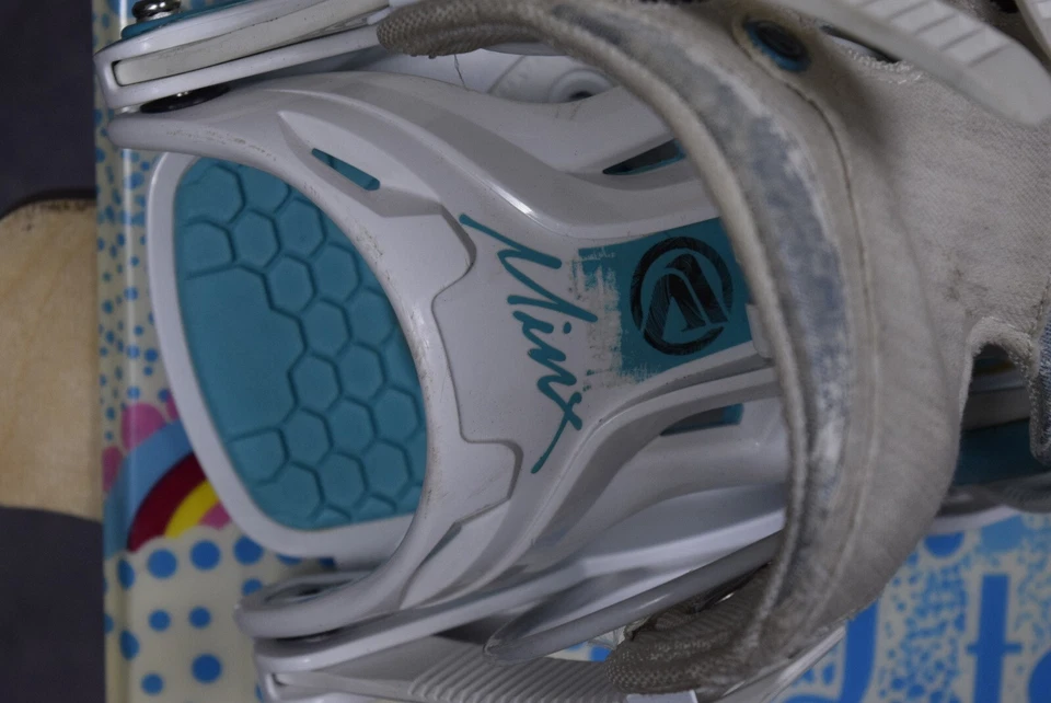 LTD BELLE SNOWBOARD TAMAÑO 145 CM CON FIJACIONES FLOW MEDIUM Foto 3 de 4