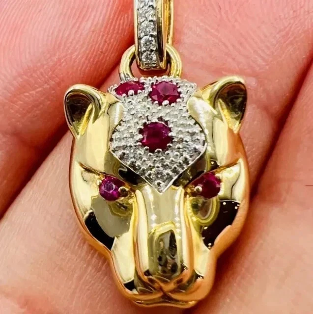 Colgante cara pantera moissanita corte redondo de 2,40 quilates chapado en oro amarillo de 14 quilates Foto 3 de 4