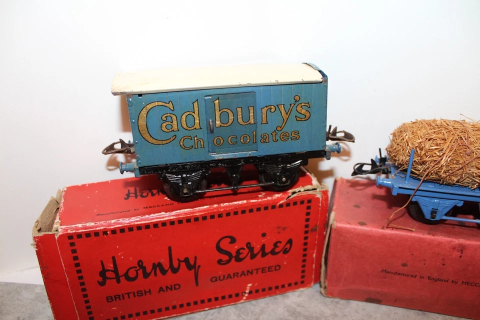 LOT OF 5 VINTAGE HORNBY TRAIN CARS CADBURYS /BANANA'S / FISH & FIBRE WAGON - Image 2 of 4