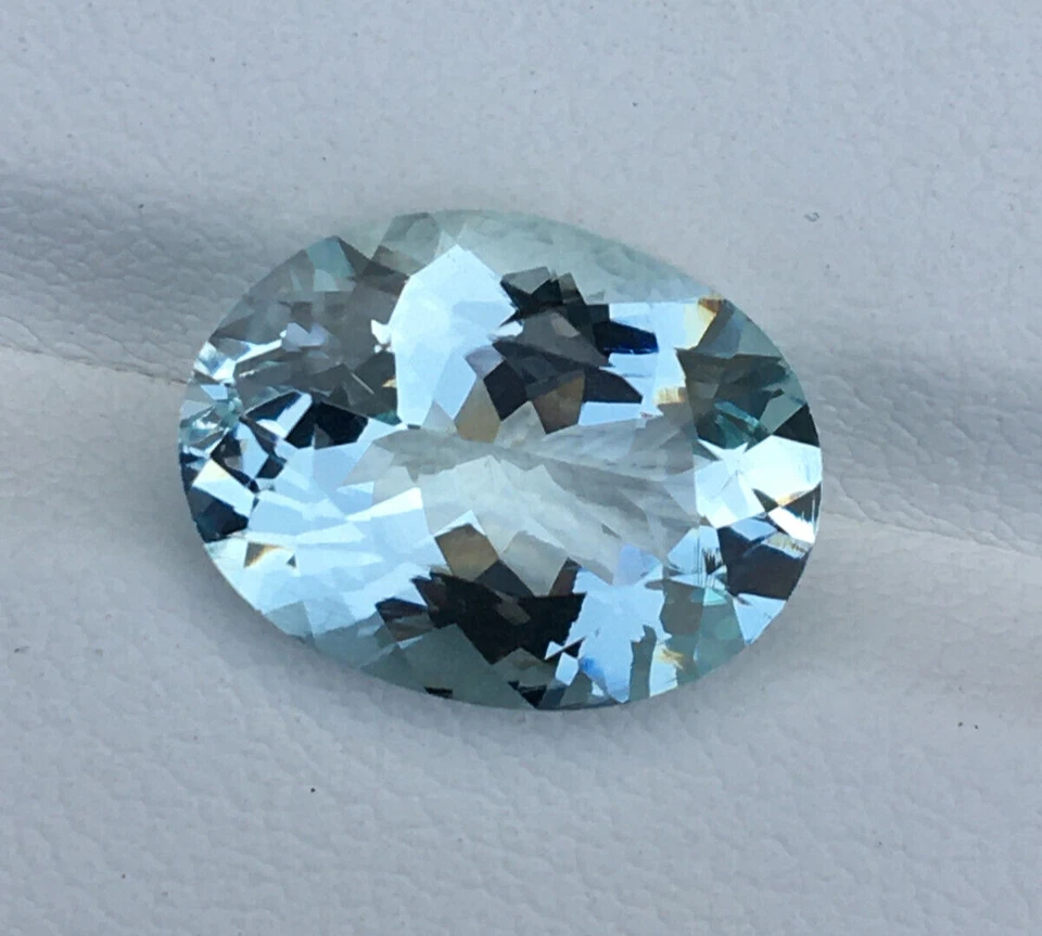 Excellent natural aquamarine oval cut gemstone good blue color 4.25 carat - Image 3 of 4