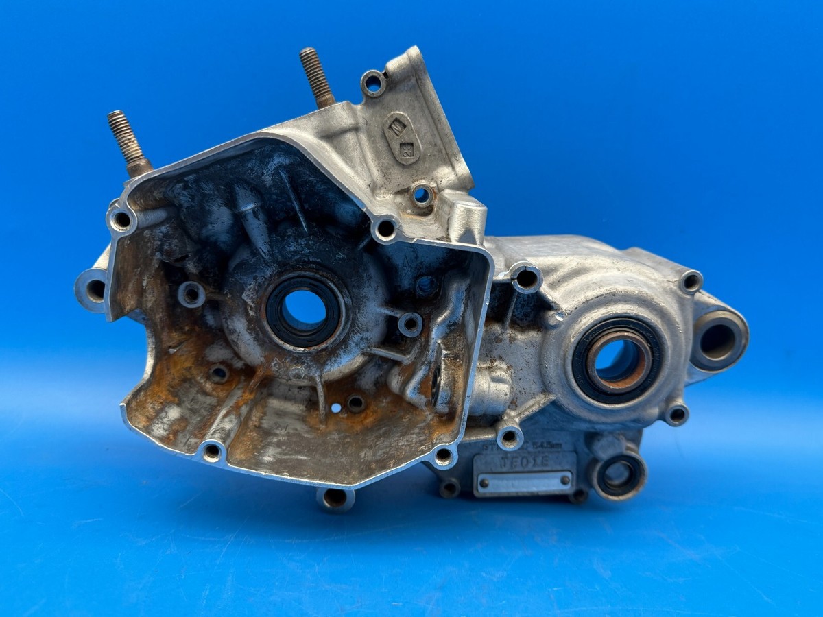 1997 97-99 Honda Cr125 Left Side Engine Crank Case Crankcase Half