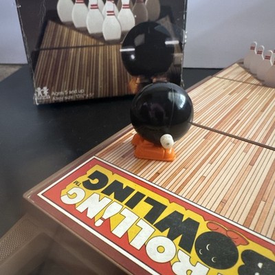 Vintage 1980 Tomy Strolling Bowling Wind Up Ball Portable Table
