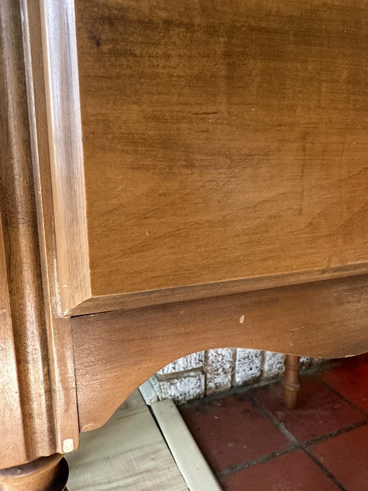 老式Sumter Cabinet Co. 26英寸Hx20英寸Lx15英寸D制造的带两个抽屉的茶几 — 第 4/4 张图片