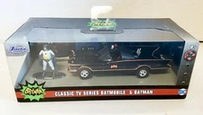 NEW Jada Toys 31703 Batman Classic 1966 TV BATMOBILE 1:32 Scale Vehicle & Figure
