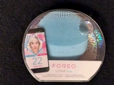 FOREO LUNA fofo Facial Cleansing Brush With Smart Coaching Via App - Light Blue